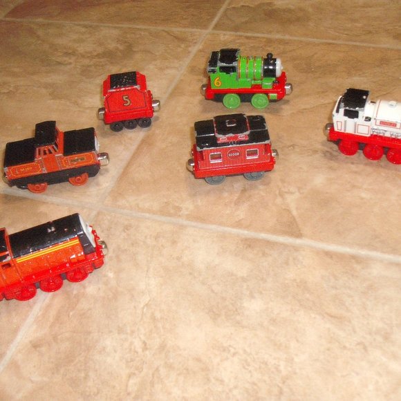 Thomas Take N Play 6 piece Trains - Picture 1 of 2